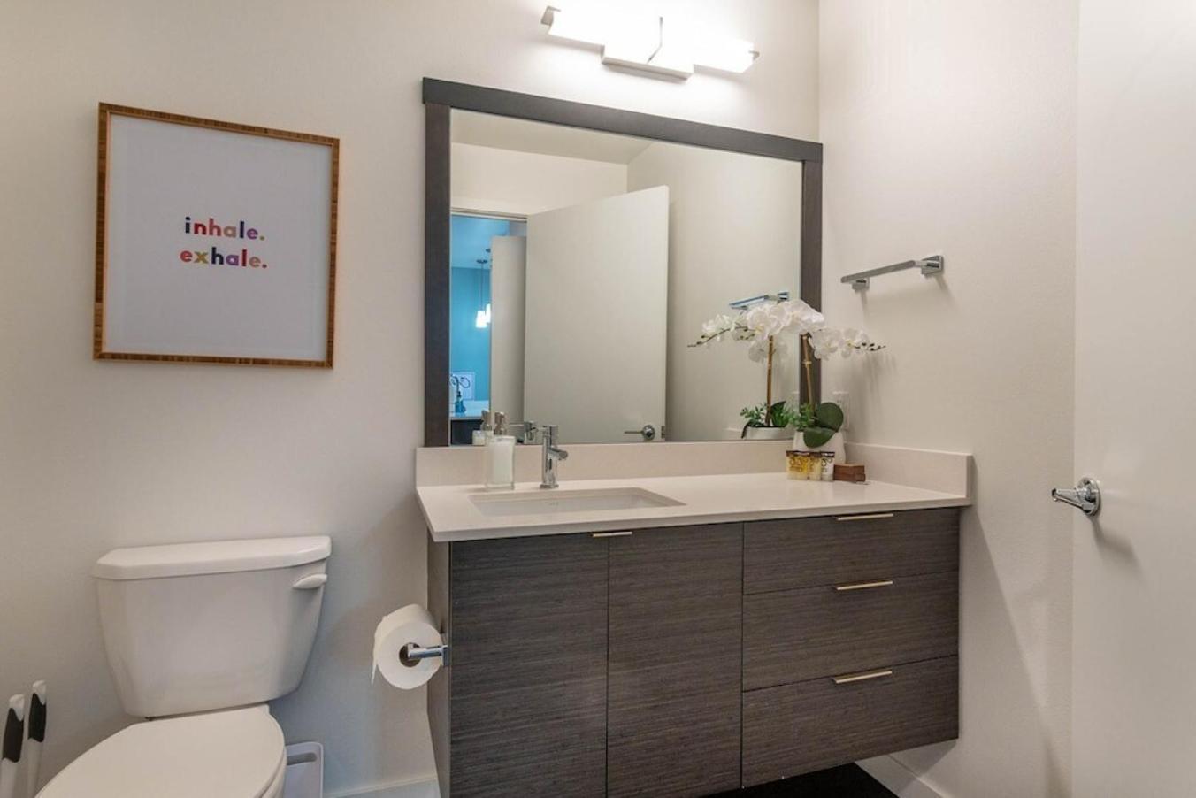 Self Check-In-Washer-Dryer-4Ksmart Tv-King Bed-Gym Такома Екстер'єр фото